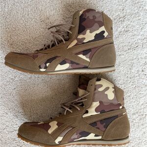 Reebok wrestling sneakers in khaki camouflage. Mens size 8.5, women’s size 10